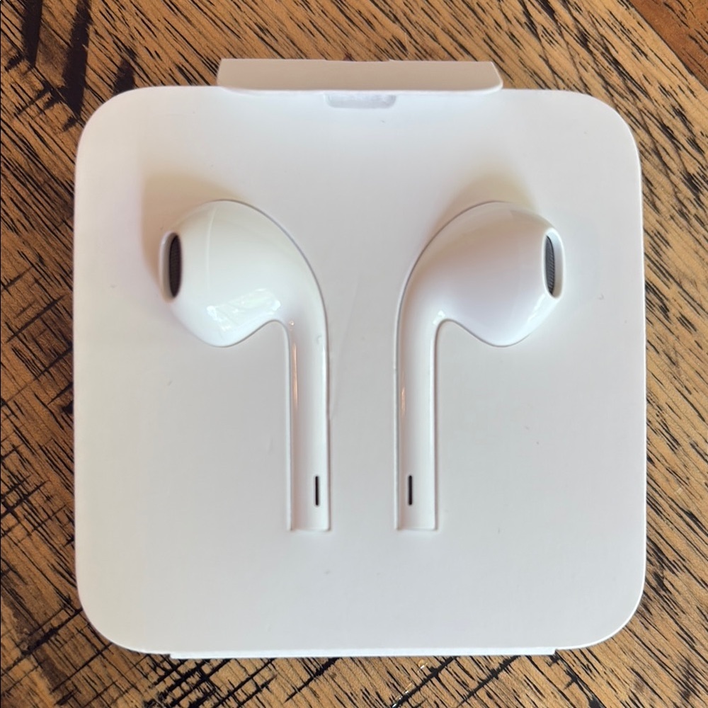 White Wired Earbuds